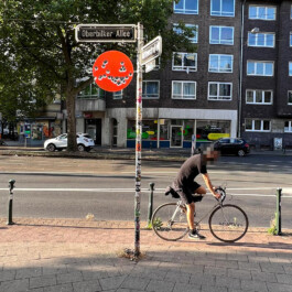 Smiley Schilder Streetart contemporary